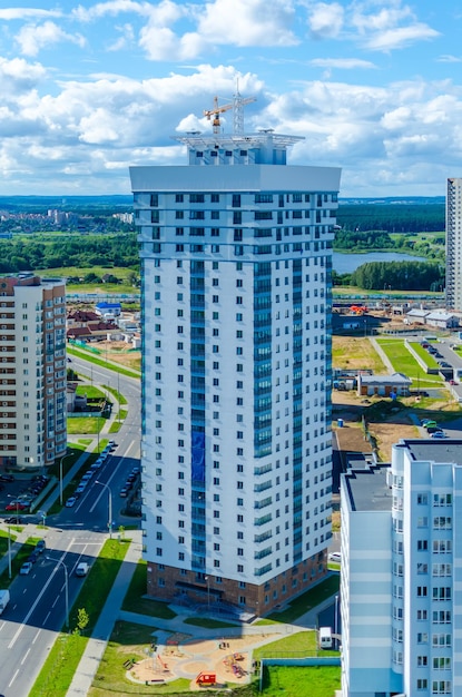 Straßen von Minsk aus der Vogelperspektive Flug eines Quadrupters