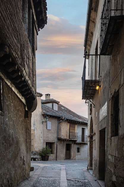 Straßen von Pedraza in Segovia, Castilla y Len, Spanien. Pedraza, mittelalterliche Stadtmauer