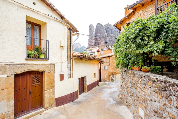 Straßenansicht im Dorf Agüero in der Provinz Huesca in Spanien