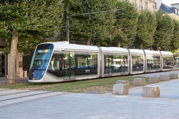 Foto straßenbahn der linie t3 in caen.