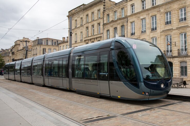 Foto straßenbahn im zentrum von bordeaux in frankreich.