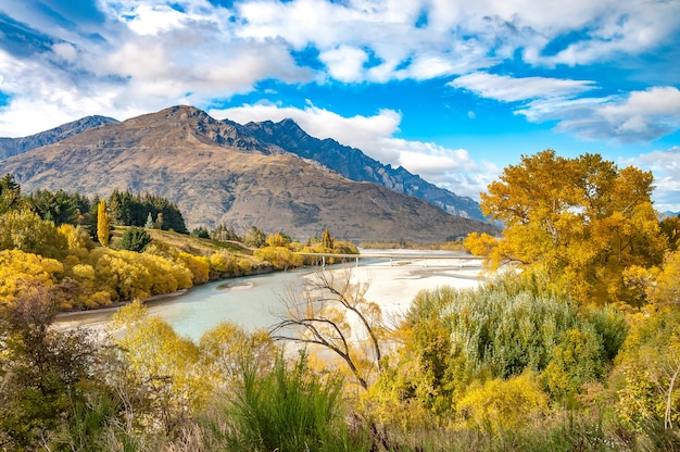 Straßenbrücke über Dunstan See nahe Queenstown Neuseeland, Südinsel