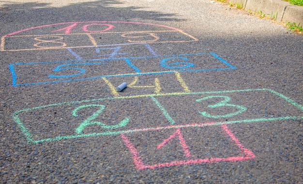 Straßenkinderspiele in Klassikern Selektiver Fokus