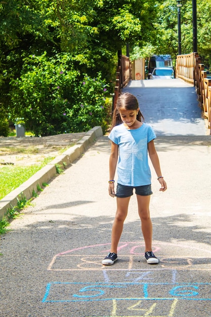 Straßenkinderspiele in Klassikern Selektiver Fokus