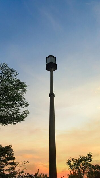 Straßenlaterne am Abend