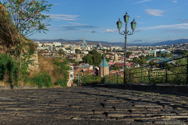 Straßenpflaster in der Stadt Tiflis