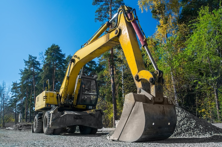 Foto straßenreparatur, asphaltverlegung. gelber mobilbagger