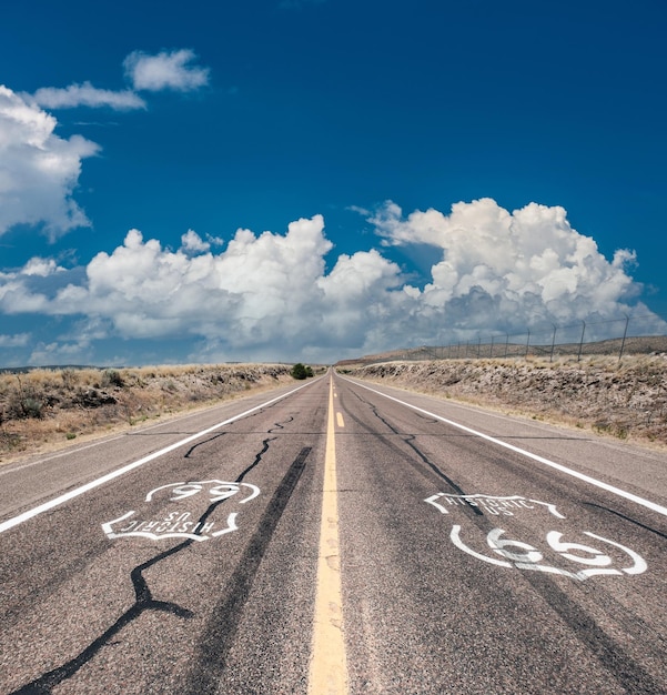 Foto straßenschild auf der historischen route 66 in kalifornien