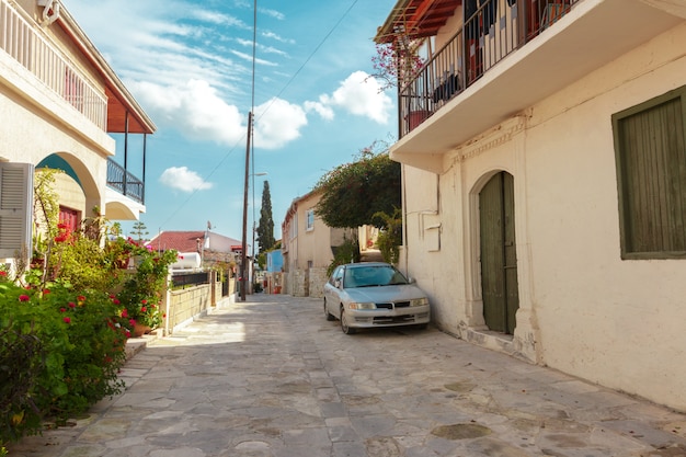 Straßenszene in einer alten Stadt in Europa