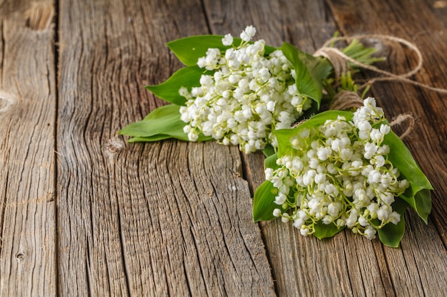 Strauß Frühlingsblumen Maiglöckchen