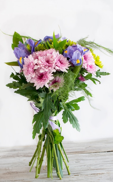 Strauß verschiedener Blumen in verschiedenen Farben