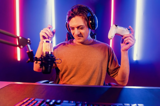 Streamer con joystick de control transmisión en vivo por teléfono inteligente rec Pecuniary