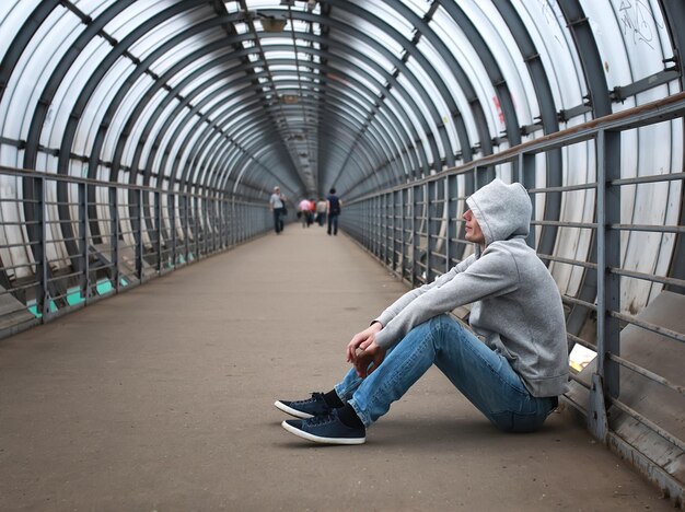 Street Man Hoody Drogenverkäufer