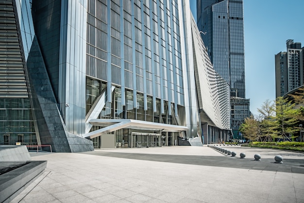 Street view de edifícios comerciais modernos