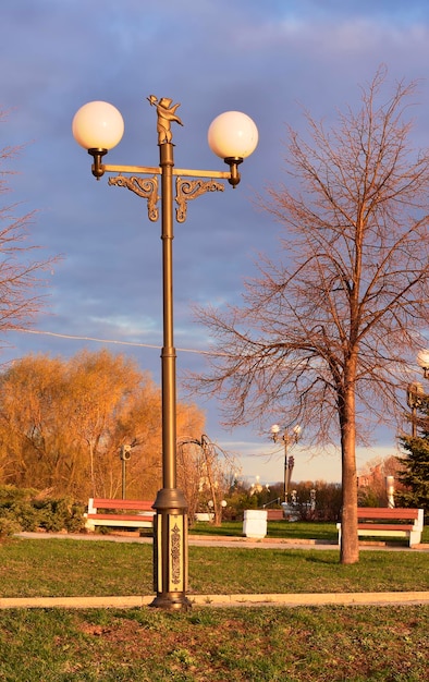 Strelka Park en la orilla del río