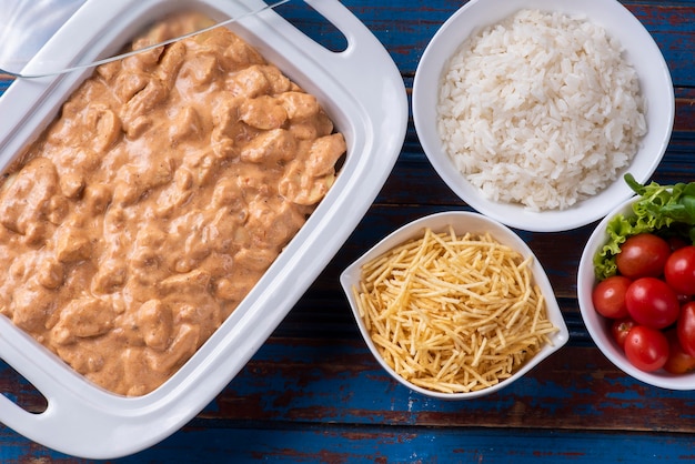 Stroganoff de pollo y arroz