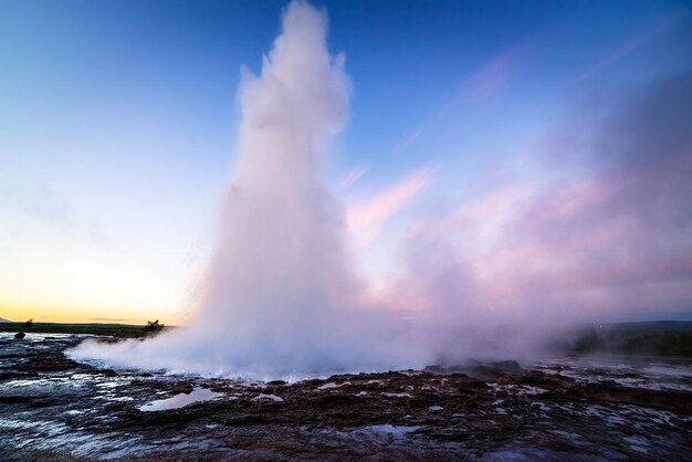 Strokkur gêiser Islândia