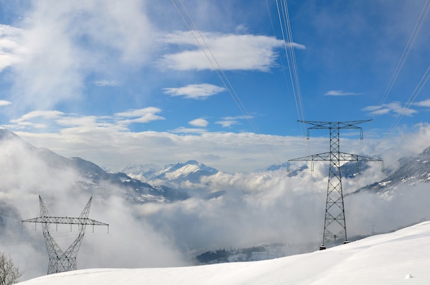 Strommast in den Bergen