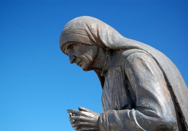 Struga macedônia 04 de março monumento à mãe teresa em struga macedônia