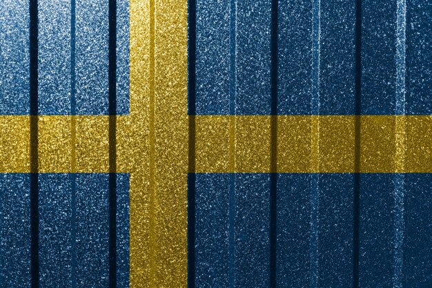 Strukturierte Flagge von Schweden auf Metallwand Bunter natürlicher abstrakter geometrischer Hintergrund mit Linien