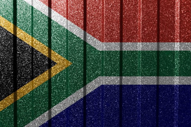 Strukturierte Flagge von Südafrika auf Metallwand Bunter natürlicher abstrakter geometrischer Hintergrund mit Linien