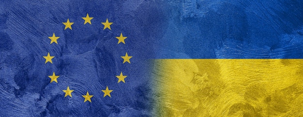 Strukturiertes Foto der Flagge der Europäischen Union und der Ukraine