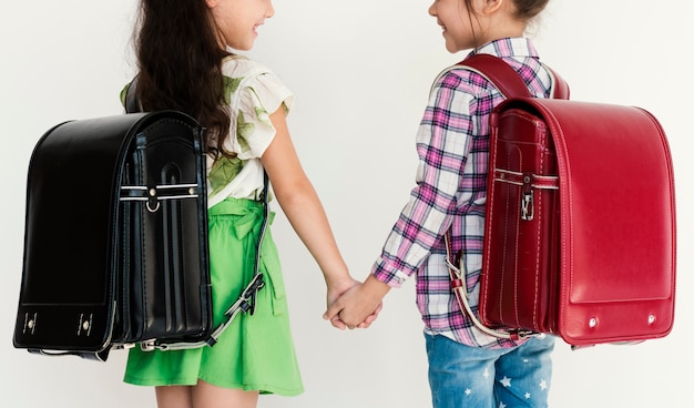 Student mit Rucksack für die Ausbildung.