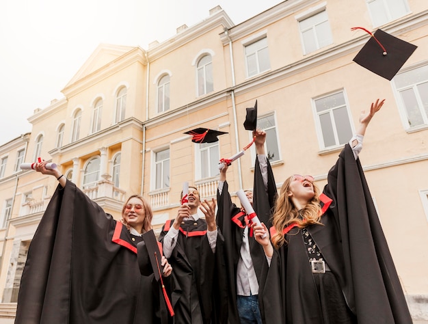 Studenten feiern Abschluss