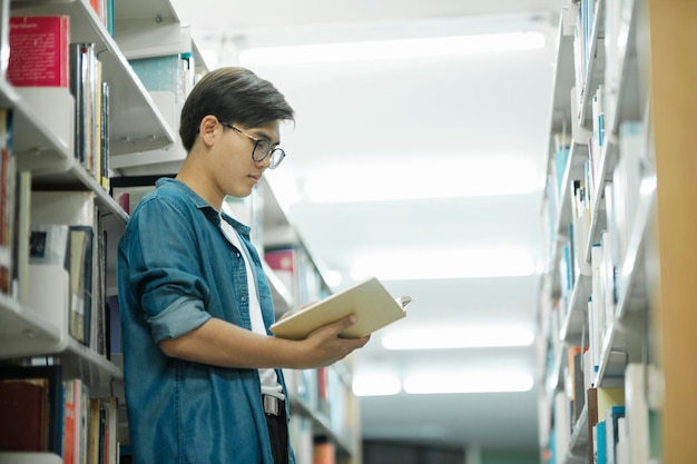 Studentenlesebuch in der Bibliothek