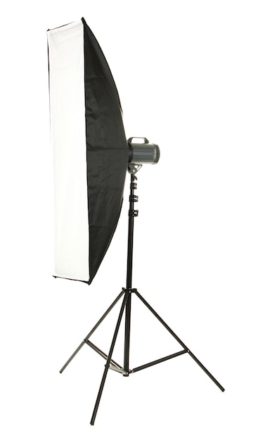 Studio-Flash mit Softbox auf weißem Hintergrund