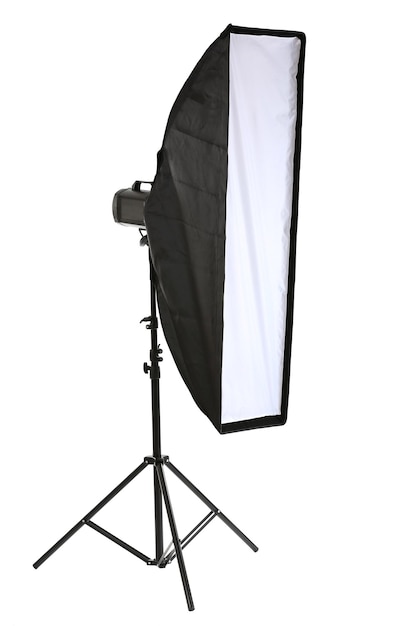 Foto studioblitz mit softbox, isoliert auf weiss