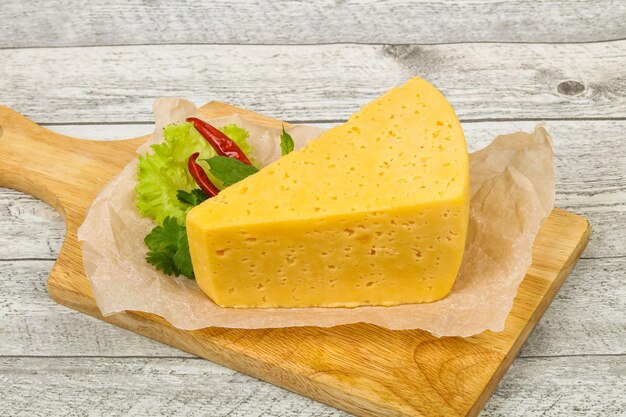 Stück gelber Käse