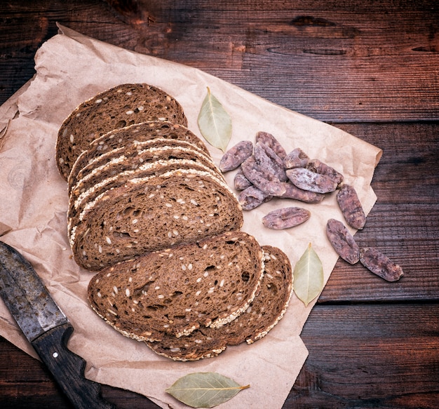 Stücke Roggenbrot mit Sonnenblumensamen