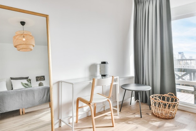 Stühle und Tisch zu Hause