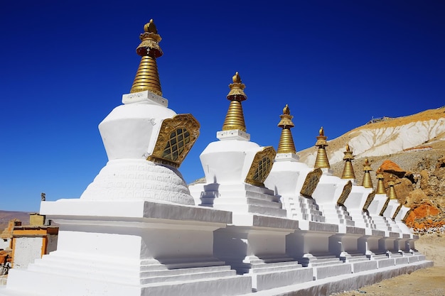 Stupa im alten tibetischen Kloster