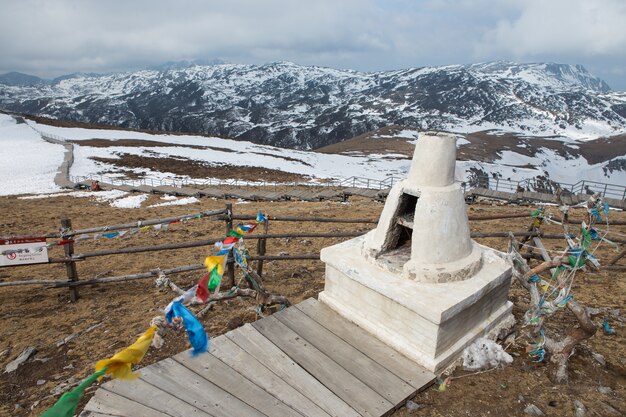 Foto stupa na alta montanha, china