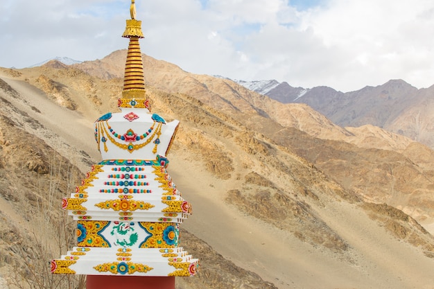 Stupa no budismo em Leh India