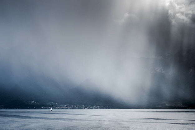 Sturm zieht über den Genfersee