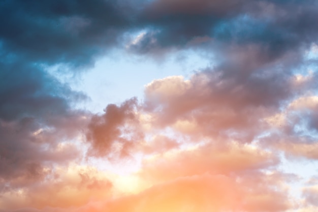 Sturmwolken verwischten das Weichzeichnentonen