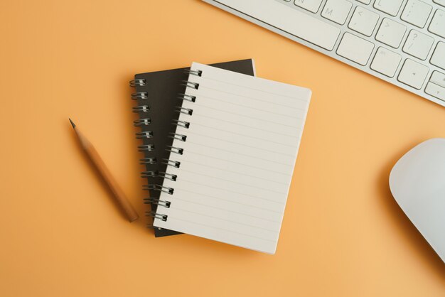 Styled stock photography braun Büro Schreibtisch Tisch.