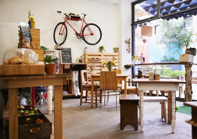 Su cafetería local Toma de una cafetería vacía