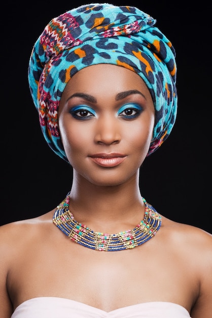 su perfección en su estilo. hermosa mujer africana