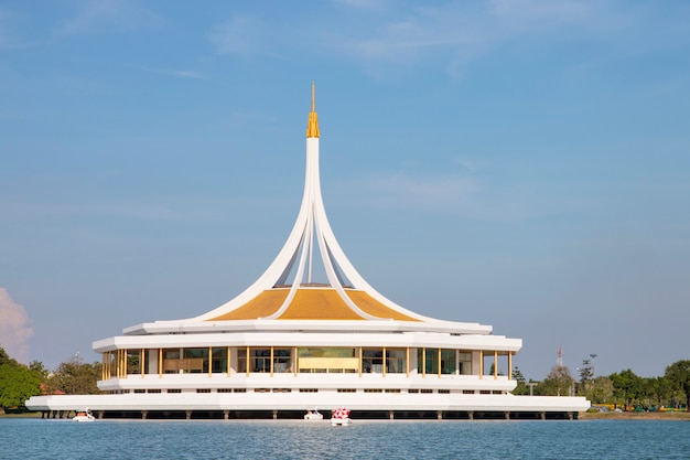 Suan Luang Rama IX, parque público de la reconstrucción en Bangkok Tailandia.