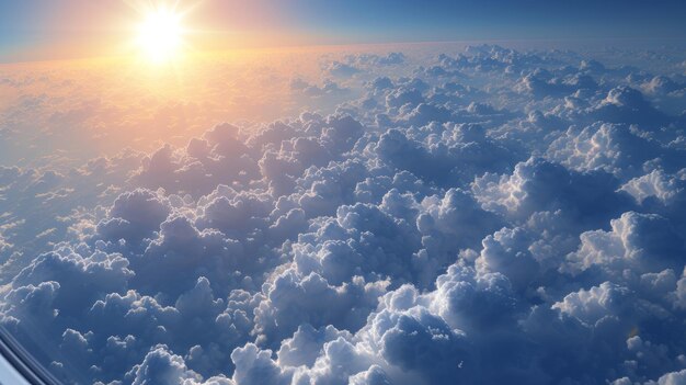 El suave y esponjoso paisaje de nubes desde arriba