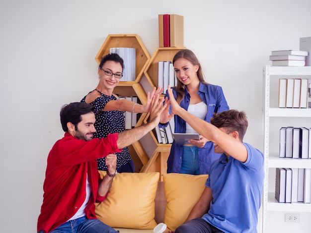 Sucesso da celebração da equipe de negócios