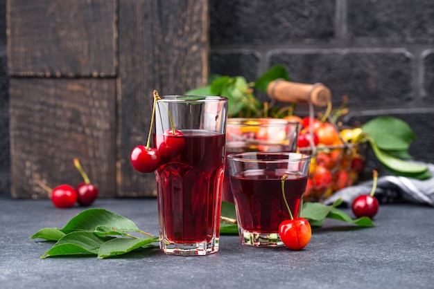 Suco de cereja fresco. Bebida de verão