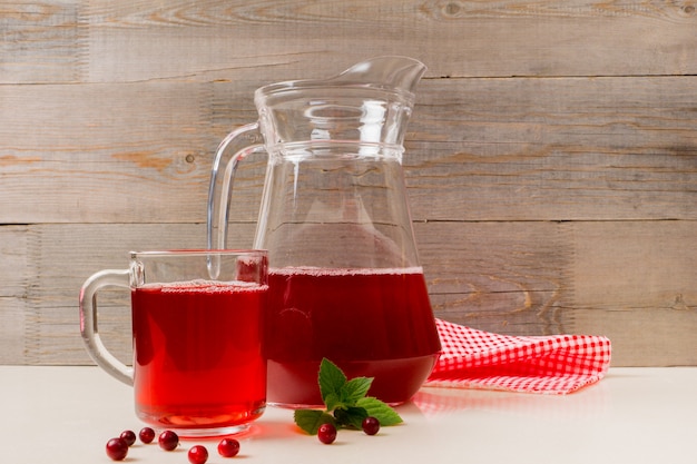 Suco de cranberries frescas com hortelã