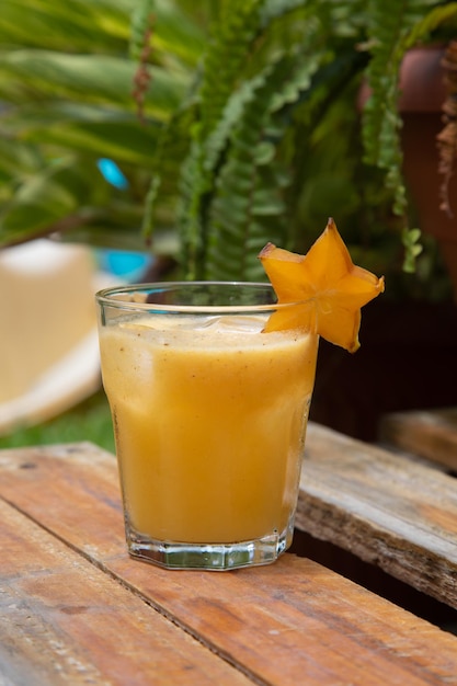 Foto suco de fruta de estrela de carambola comida tropical bebida para o pequeno-almoço