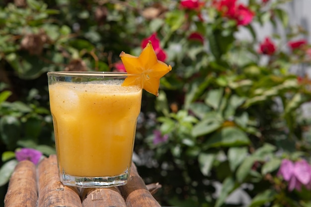 Suco de fruta de estrela de carambola comida tropical bebida para o pequeno-almoço