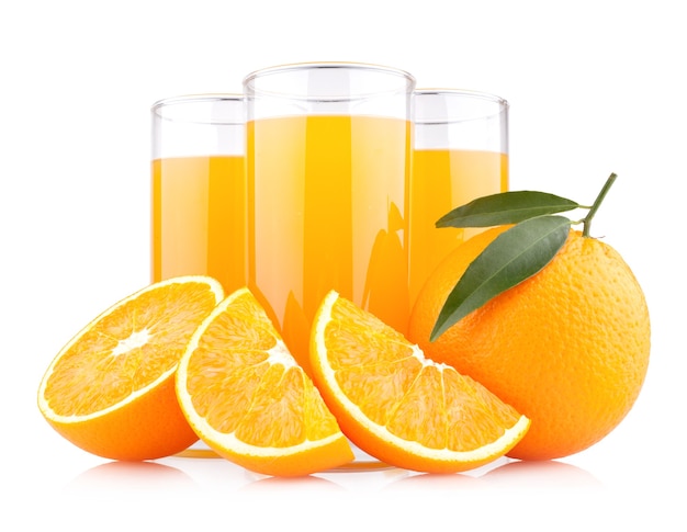 Suco de laranja com laranjas